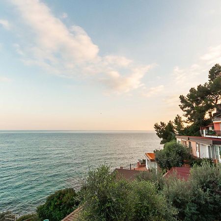 C22 Beachfront Villa - Spa Bath, Pool, Private Beach, Parking Free Marina dʼMarina dʼAndora المظهر الخارجي الصورة