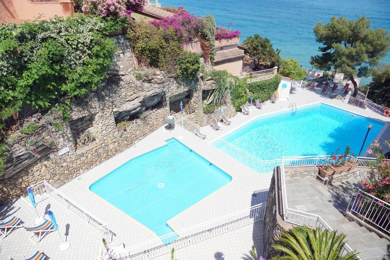 C22 Beachfront Villa - Spa Bath, Pool, Private Beach, Parking Free Marina dʼMarina dʼAndora المظهر الخارجي الصورة